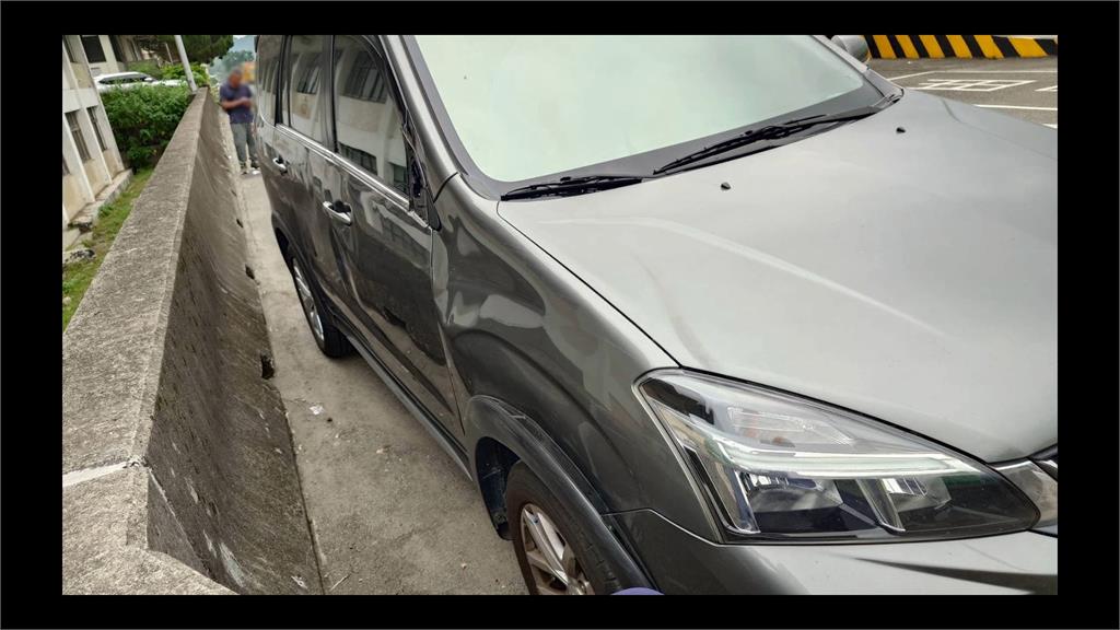 開車沒看路！　工人國道遭撞險被後車輾過