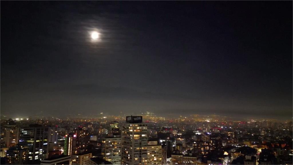 「３Ｄ月球模型」巡迴展智利登場　英藝術家仿照月球製直徑七公尺球體