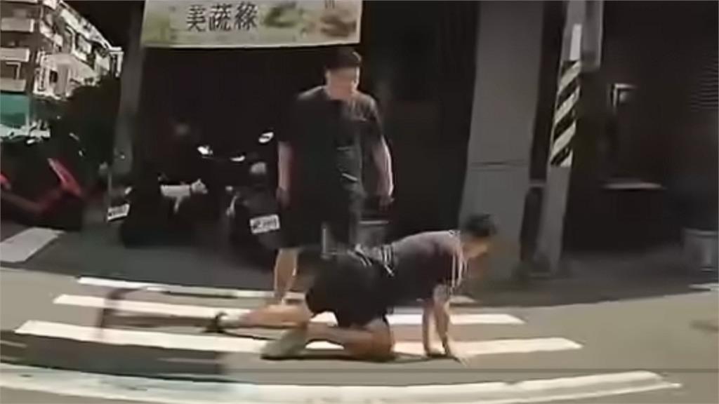 撞飛機車還囂張嗆聲！高雄BMW男「反遭路人爆打在地」荒謬畫面紅到日本：今年最好看