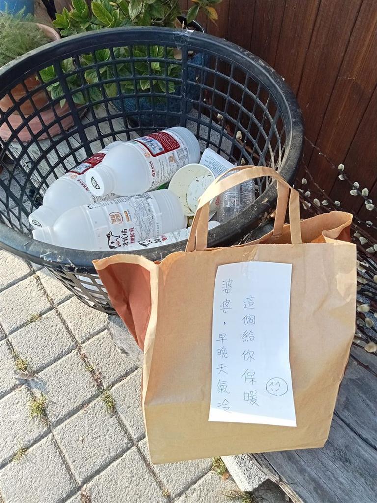 台南暖店「多留1紙袋」給拾荒婦!萬網看兩行字哭了…內容神物曝光
