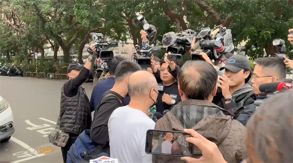 快新聞/瘦了一圈!遭押55天重獲自由 朱亞虎被問「是否行賄柯文哲」反應曝