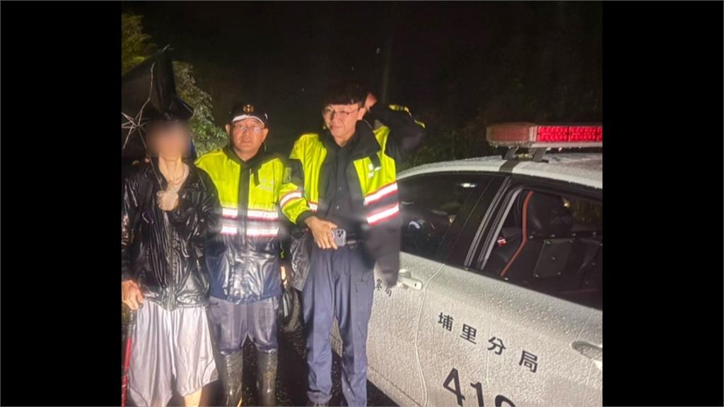 「沖天炮當信號」! 男子登九份二山迷路警消雨中成功尋人