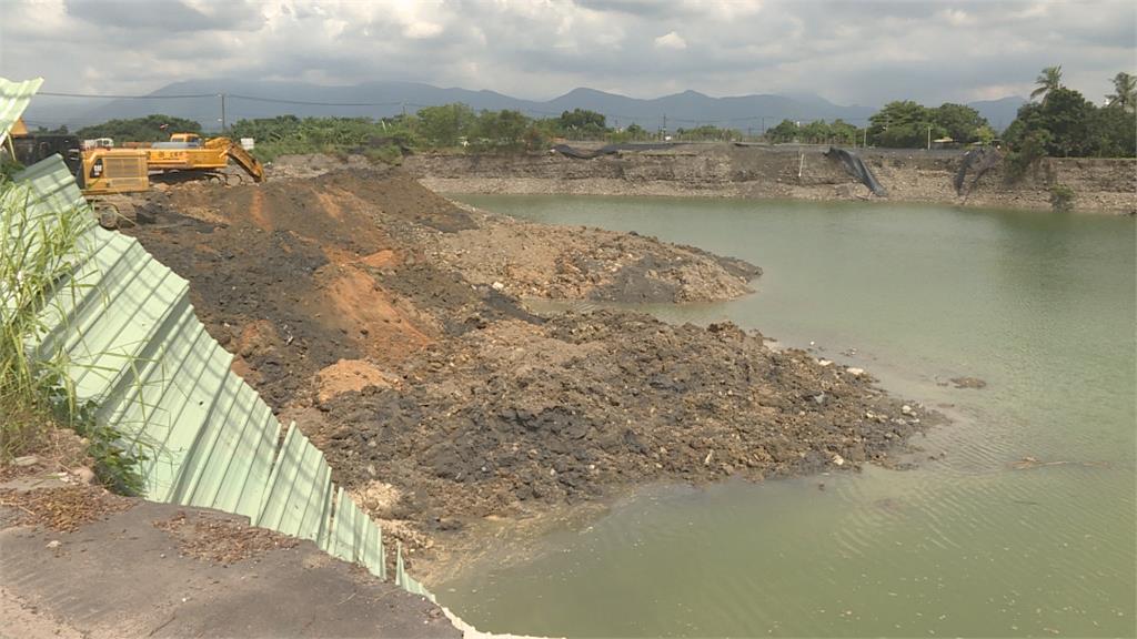 高雄農地遭違法採砂石　連日豪雨掏空地基　民眾憂行車安全