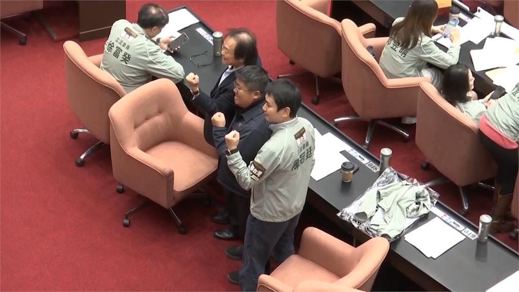 致謝扶龍王! 陳亭妃拜會王世堅 綠營選將合影"求扶"