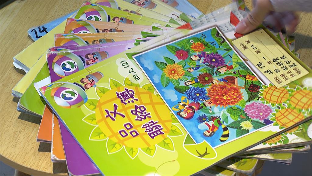 卡通漫畫、藝人網紅難不倒他! 「林爸爸」用畫畫幫女兒簽聯絡簿
