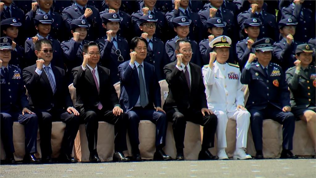 出席三軍八校聯合畢典 賴總統給畢業生「三個期許」