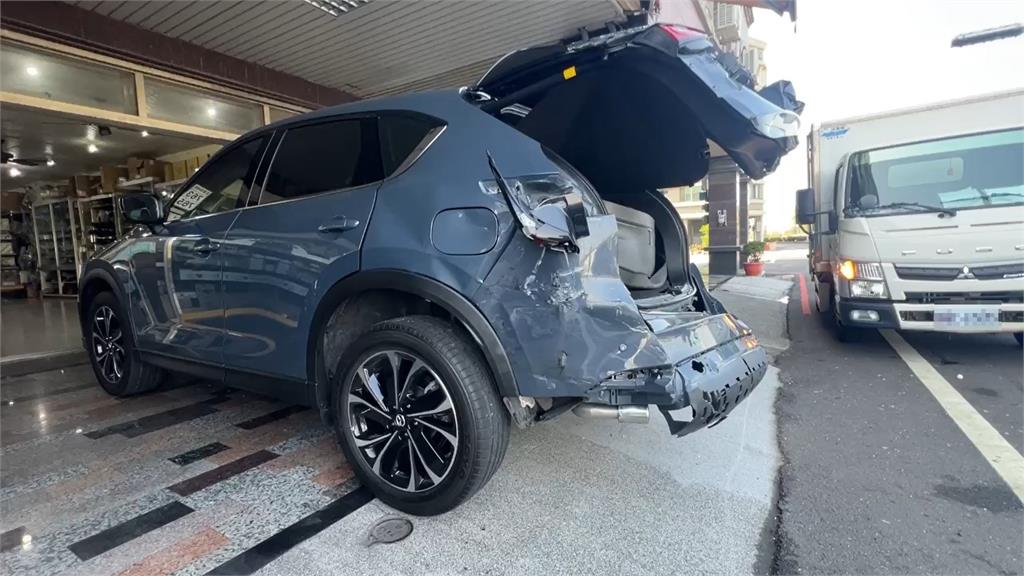 快新聞/台南環保車失控!6車後段遭撞 變電箱也分離