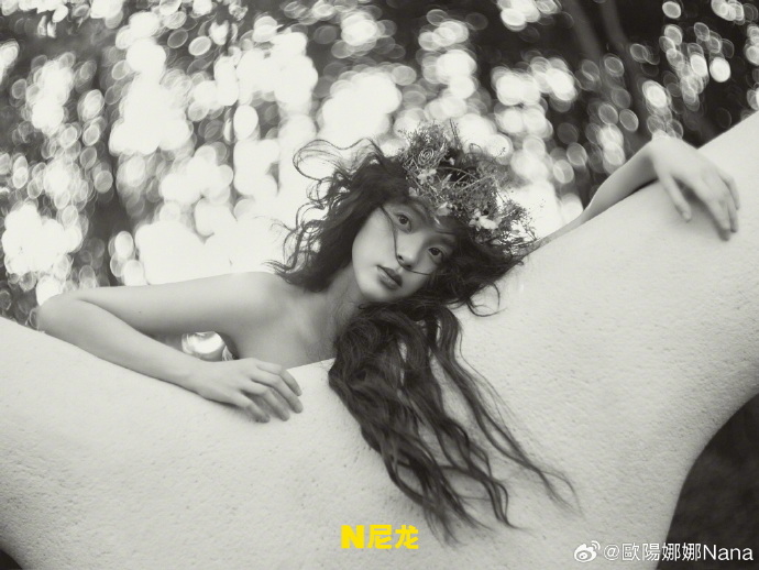 歐陽娜娜遭亂傳「國籍被註銷」中國咖位大提升!破尺度「半身全空」網瘋看:長大了