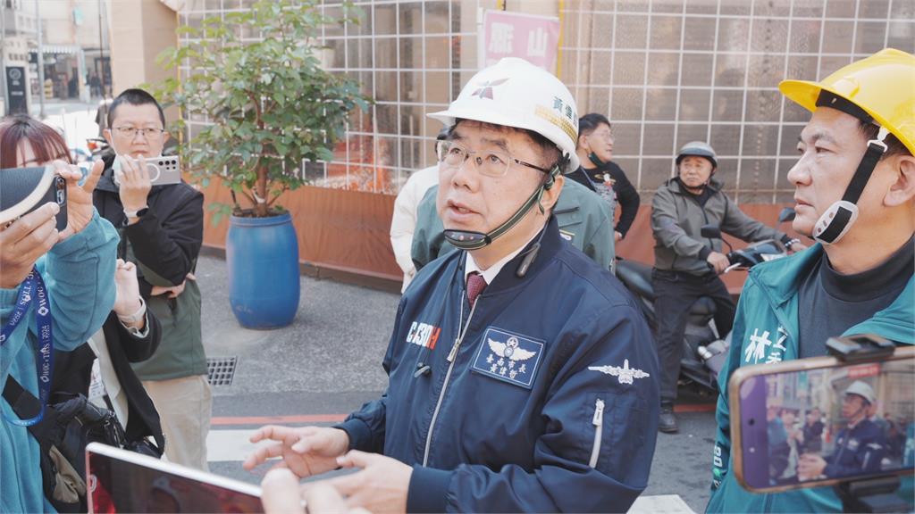 快新聞/台南震不停!來亞大樓掉磁磚砸車 黃偉哲籲:應儘速啟動危老重建