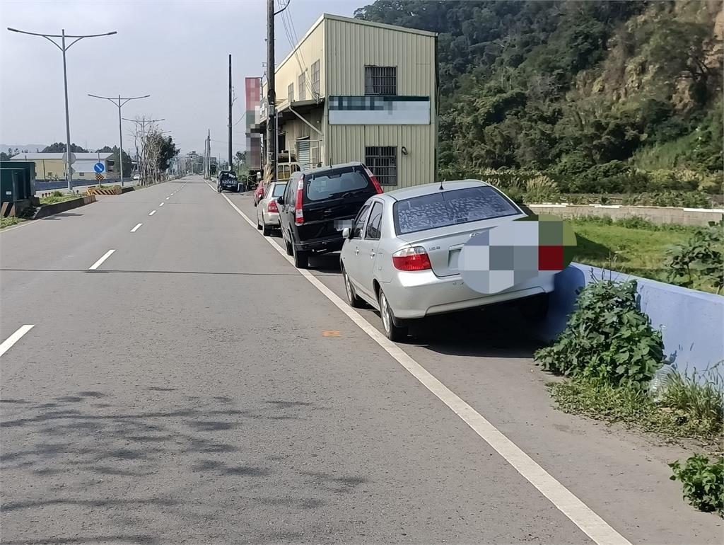 芎林人路邊停車「出大招」！網一看照片秒懂：檢舉達人逼的？