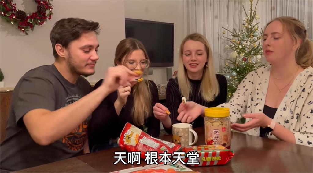 波蘭辣妹發現新吃法　台灣經典零食可樂果「沾這種醬」：根本天堂！