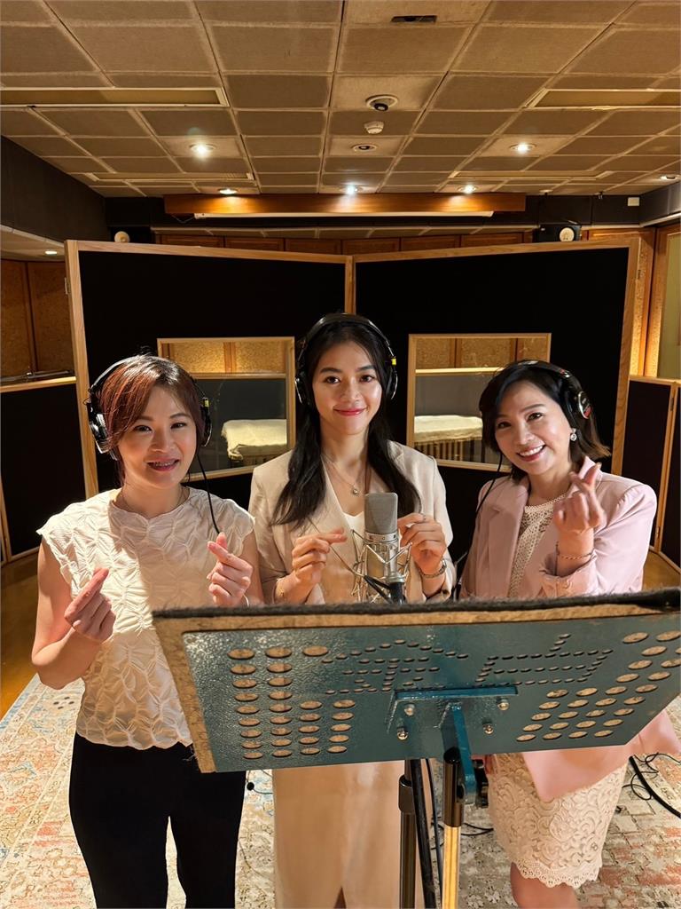今天不播新聞 改唱「如是我聞」 七月教孝月 女主播合唱佛曲傳大愛