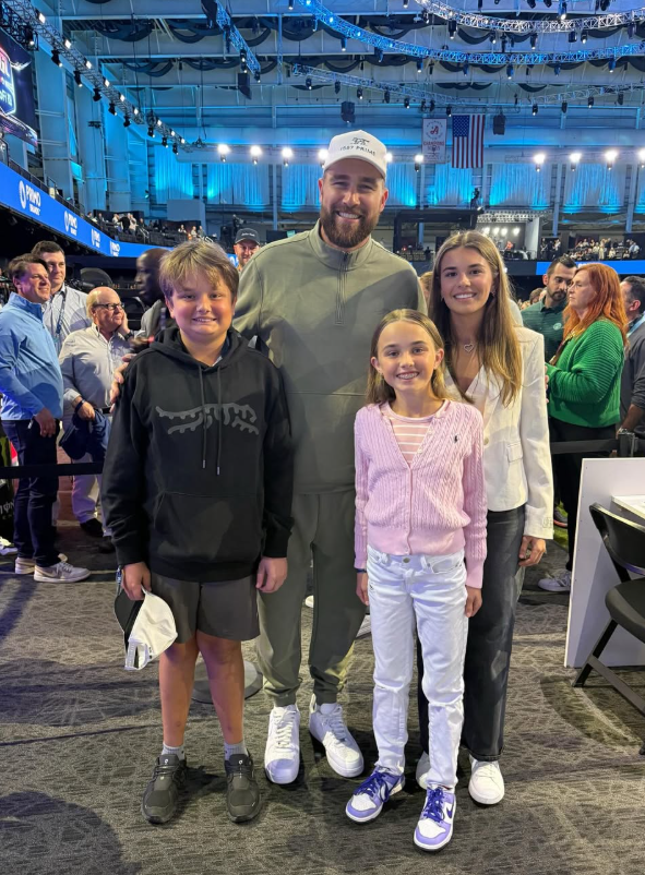 川普、泰勒絲「世紀破冰」露曙光？2關係人「草地燦笑聊天」畫面網瘋傳！