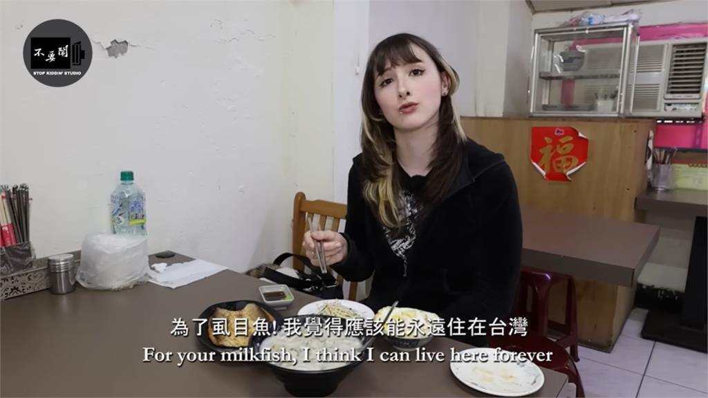 美國正妹被「1道美食」徹底征服！她一吃狂點頭：為了它我能永遠住在台灣