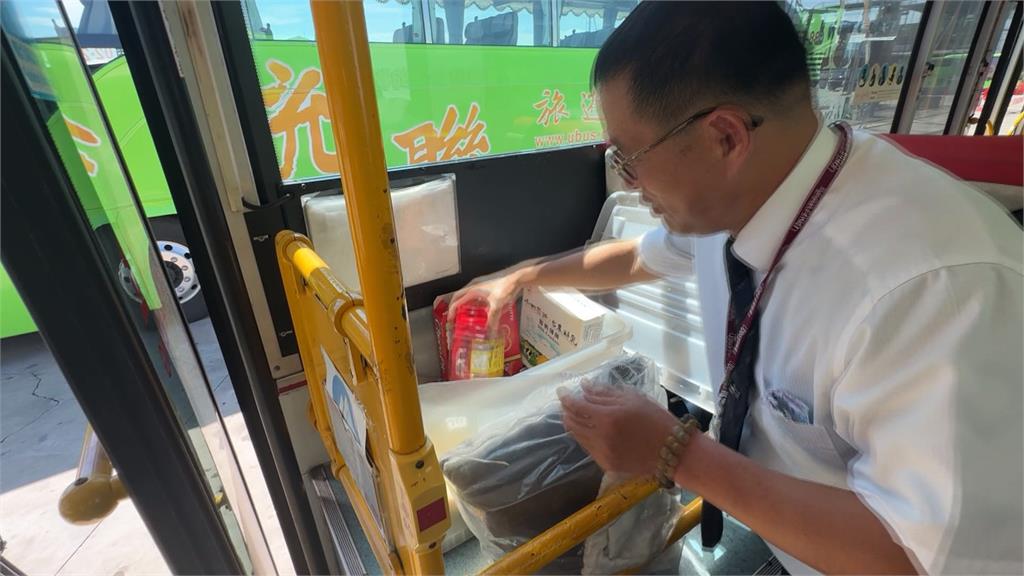 獨家／台灣最美麗的風景　乘客搭錯方向獲得公車駕駛員「餵食」