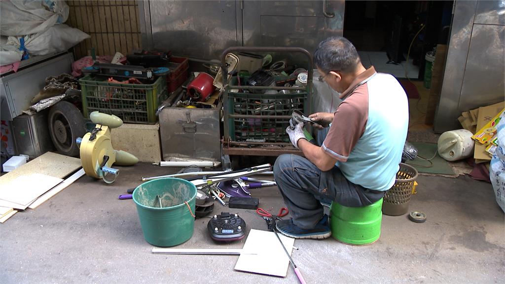 清潔員撿二手電鍋送拾荒婦遭判刑　法務部推修法「五萬以下可免刑」