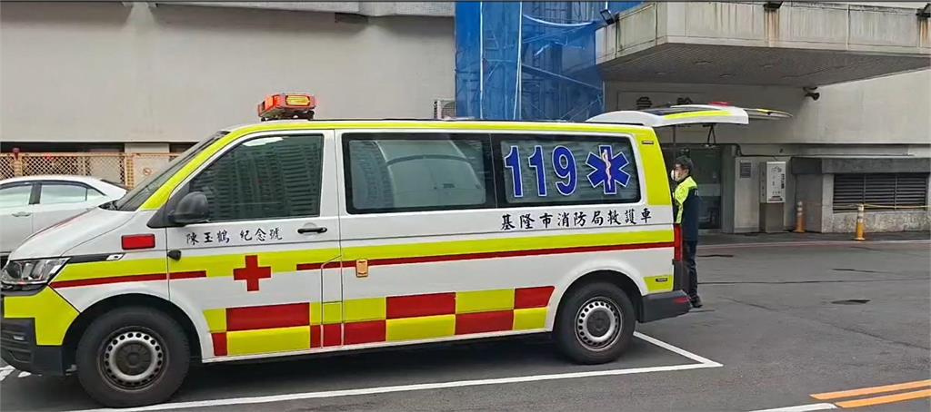 快新聞／暑假在家姊弟吵架！19歲姊拿刀砍弟頸「血流如注」　母嚇壞急報警