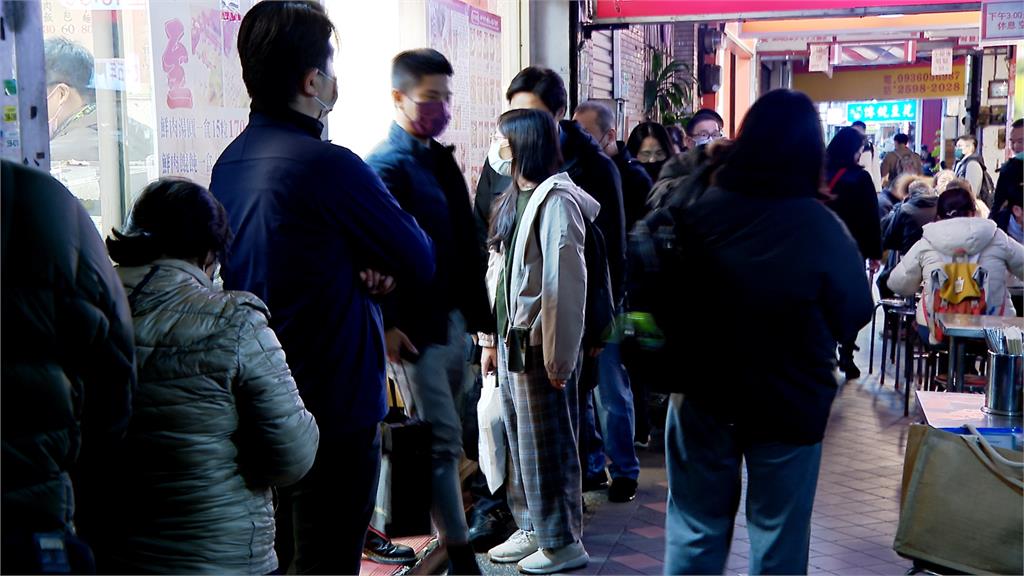 元宵看花燈吃湯圓　店家人潮未解