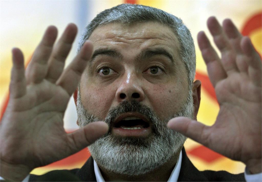 冷血笑容全被拍！哈瑪斯領袖人在卡達　「笑嘻嘻」看電視慶祝以色列遇襲