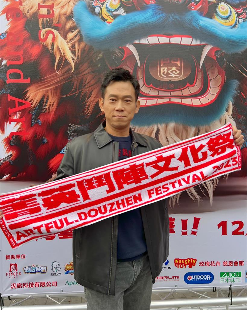 顏正國生前「與黃鴻升合照」被挖出!5年前「感嘆12字」今惹哭眾人:在天堂合體了