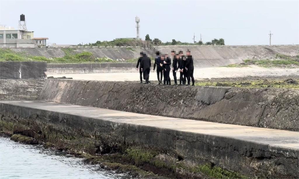 最新／綠島傳擱淺意外！20名潛水客急跳船「自己游回岸上」