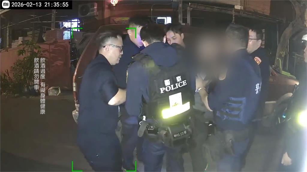 酒駕伯倒車亂撞！塞錢求別報警　語無倫次遭管束帶回