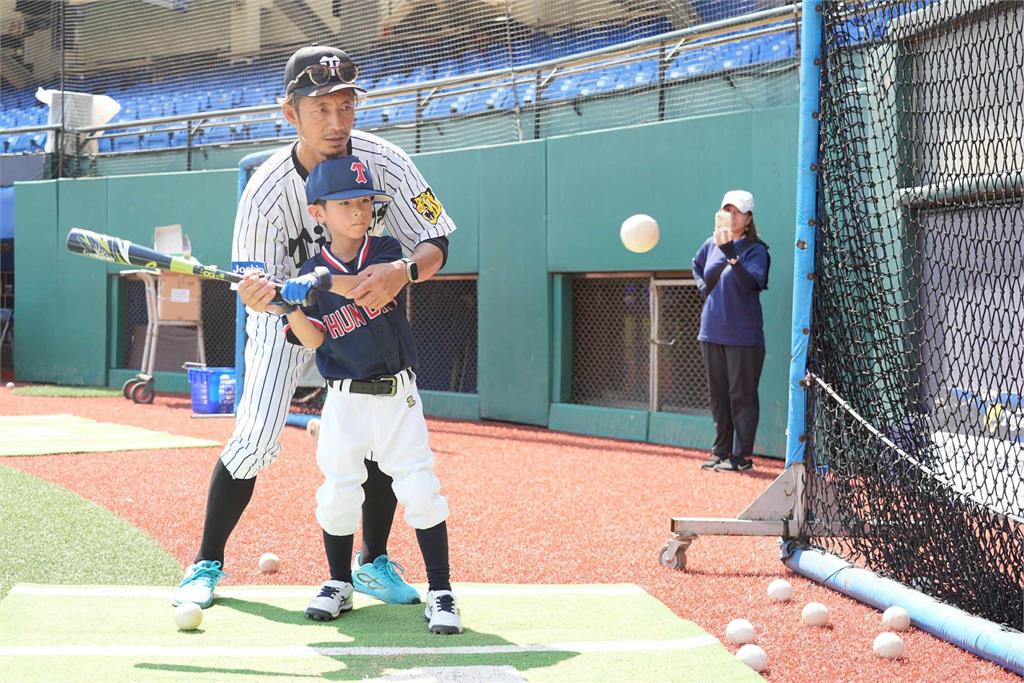 中職/悍將、阪神棒球教室「夢幻師資」!林威助、鳥谷敬指導台日少棒球員