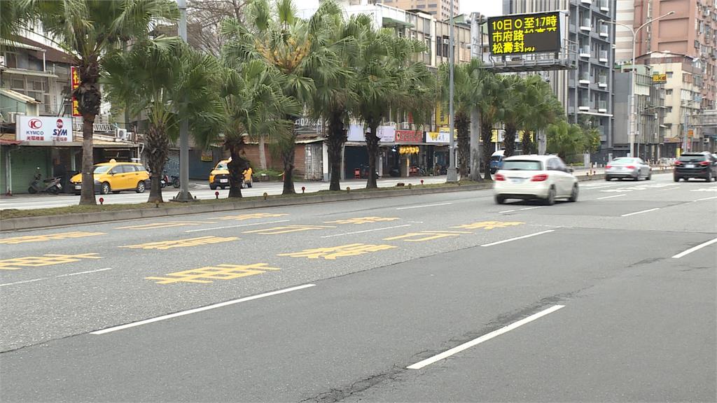 不滿計程車變換車道靠太近？　3煞當眾攔車恐嚇嚇哭女乘客