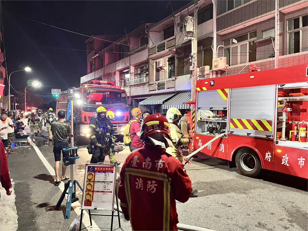 台南麻豆民宅竄火舌! 疑因高中生做「硝糖火箭」實驗?