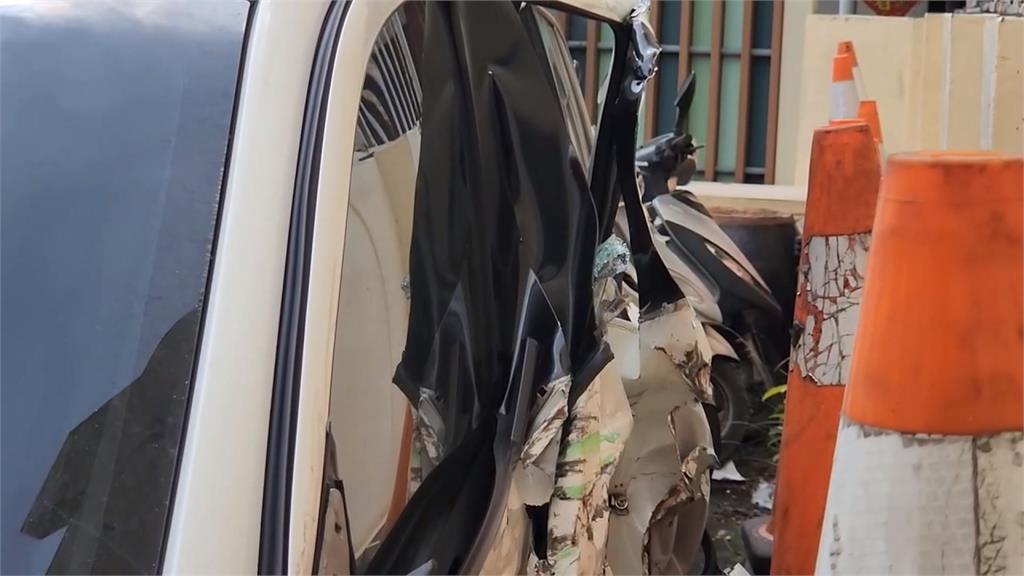 砰 彰化警下車處理事故 巡邏車反遭大貨車擦撞