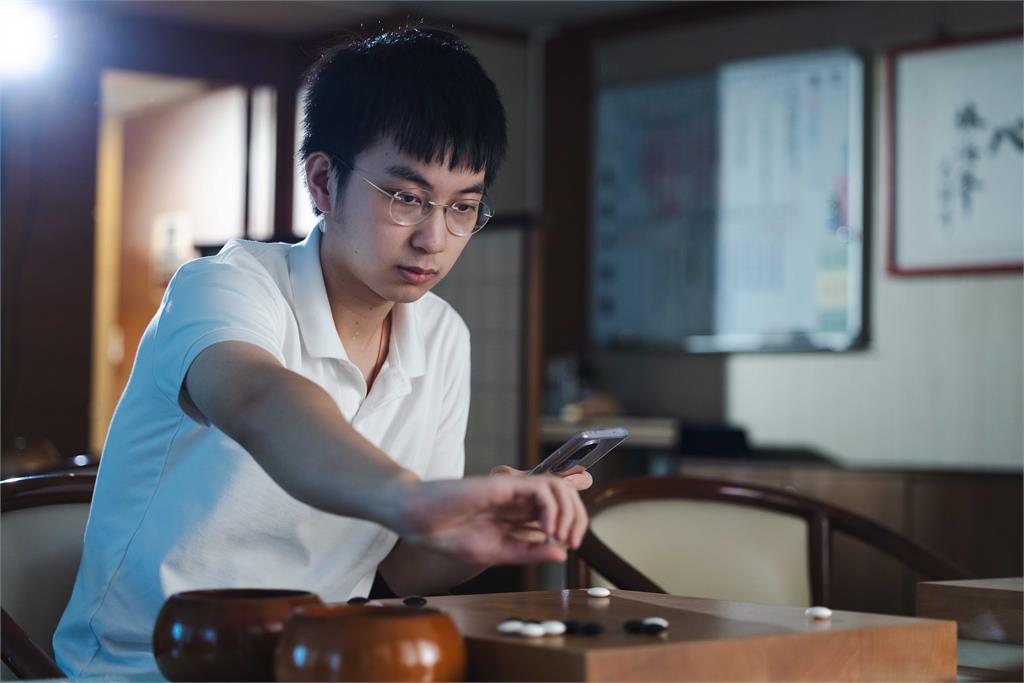快新聞/人生如棋、落子無悔! 《匠人魂》紀錄黑嘉嘉與許皓鋐職涯「最好一著」
