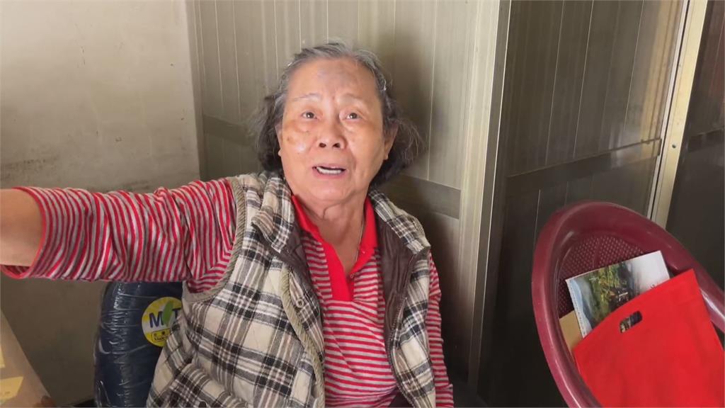 男疑未注意前方車況　如保齡球般猛烈追撞「等紅燈10車」