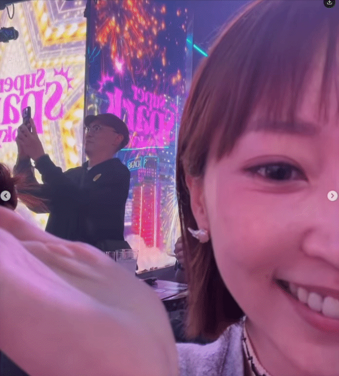 張菲二兒子「飛離台灣」夜店超極樂！舉起來狂攝「嫩妻在場」當場抓包
