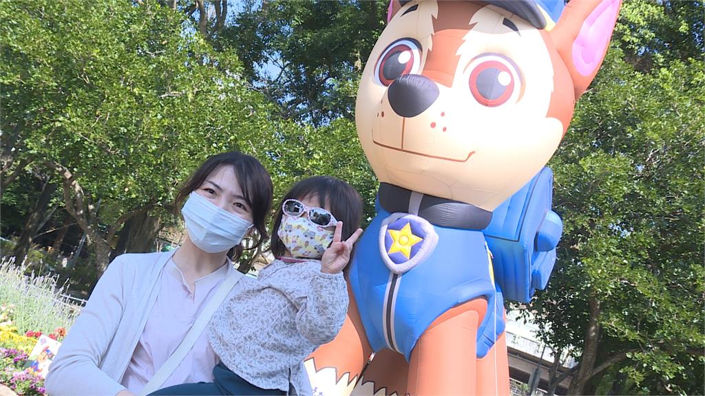 台北花伴野餐結合「汪汪隊」 六米高「阿奇」現身大安森林公園