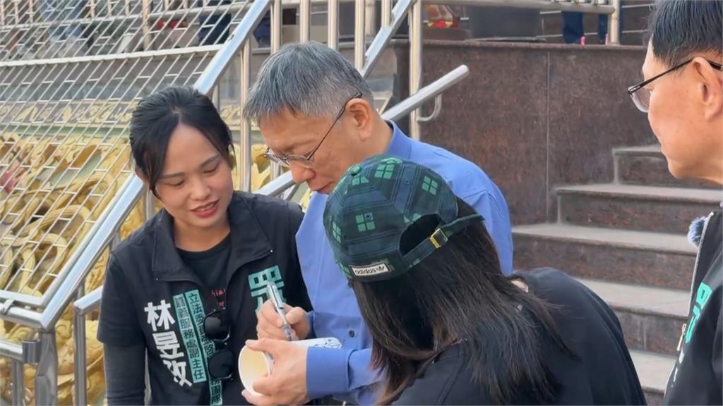 畫面瘋傳!掃街遭柯文哲「架拐子、斜眼瞪」 民眾黨當事女參選人回應了