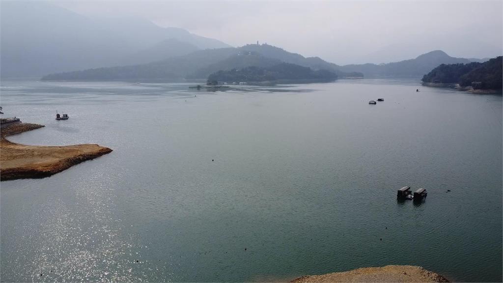 日月潭水位大降7公尺 兩小時上百尾外來魚種上鉤