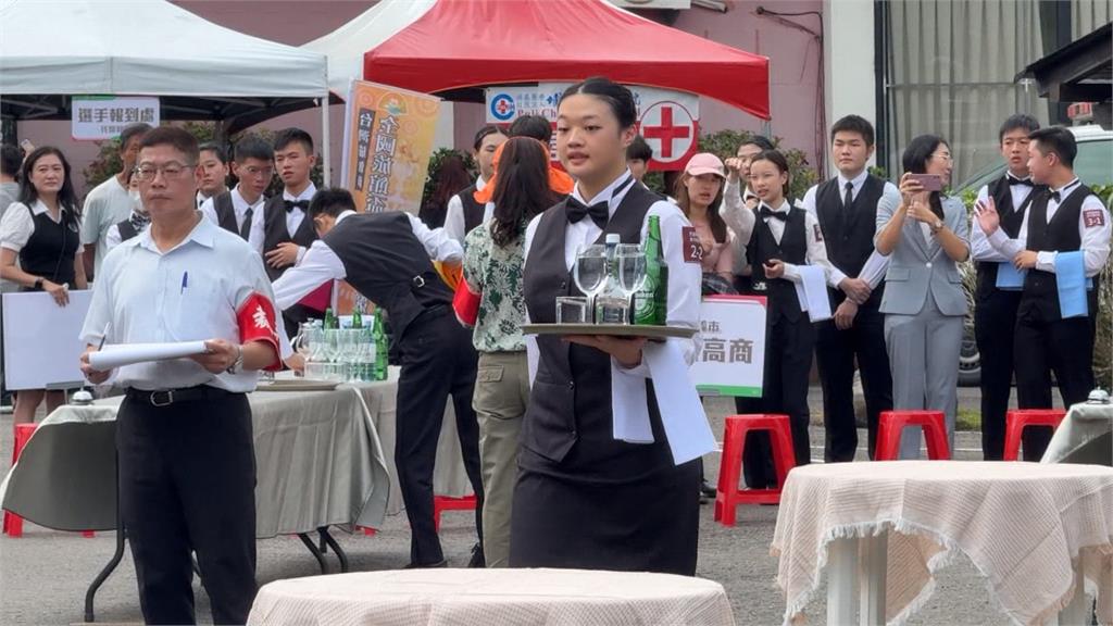 餐旅服務競賽比托盤、鋪床 講究美觀也比速度