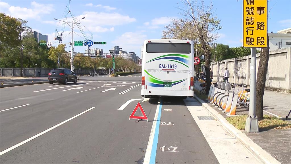 疑精神不濟!公車追撞四機車釀2傷 駕駛:感冒精神不濟恍神