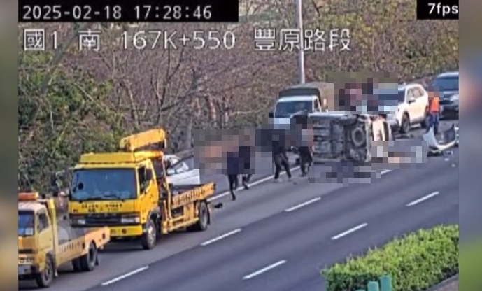 沒繫安全帶? 6車追撞休旅車狂翻3圈半 2人拋飛喪命