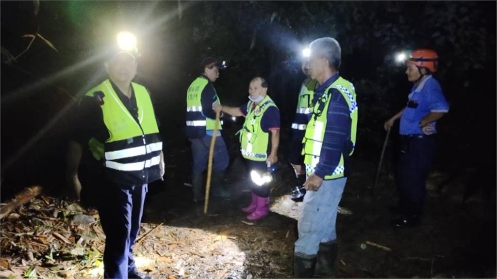 狂男穿短袖短褲夾腳拖 扛YouBike攻火炎山竟迷路