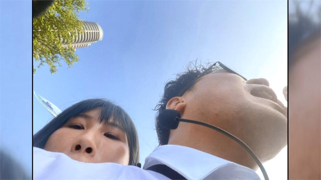 與沈伯洋合照挨批「貼太近」　黃敬雅澄清：沒有肢體接觸