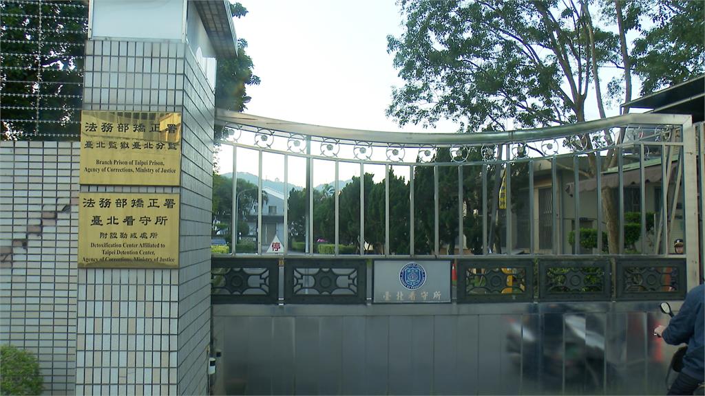 柯文哲交保首度現身！自曝看守所「9室友」驚人身分：4人竟是車手