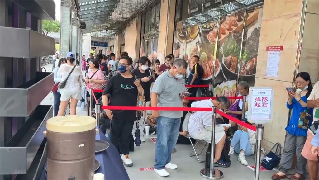 高雄港式餐廳新開幕祭半價 民眾排隊先後問題爆爭執大打出手