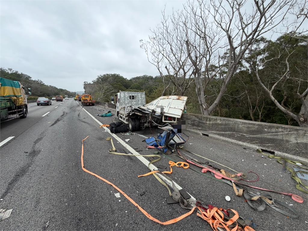 最新／國1回堵3公里！大貨車追撞小貨車1死1傷　駕駛「臟器外露」慘死