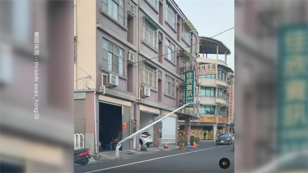 曳引車勾到有線電視纜線 路燈燈桿也「歪腰」影響交通