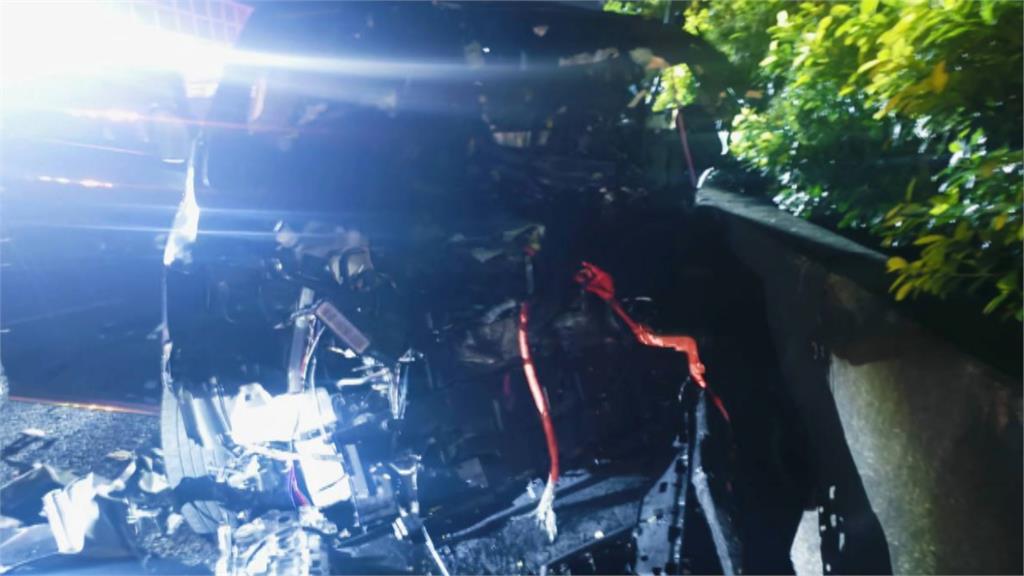 距陳梅慧事故僅8百公尺!四海幫角頭郝廣民「車禍瞬間曝光了」無視小貨車閃燈
