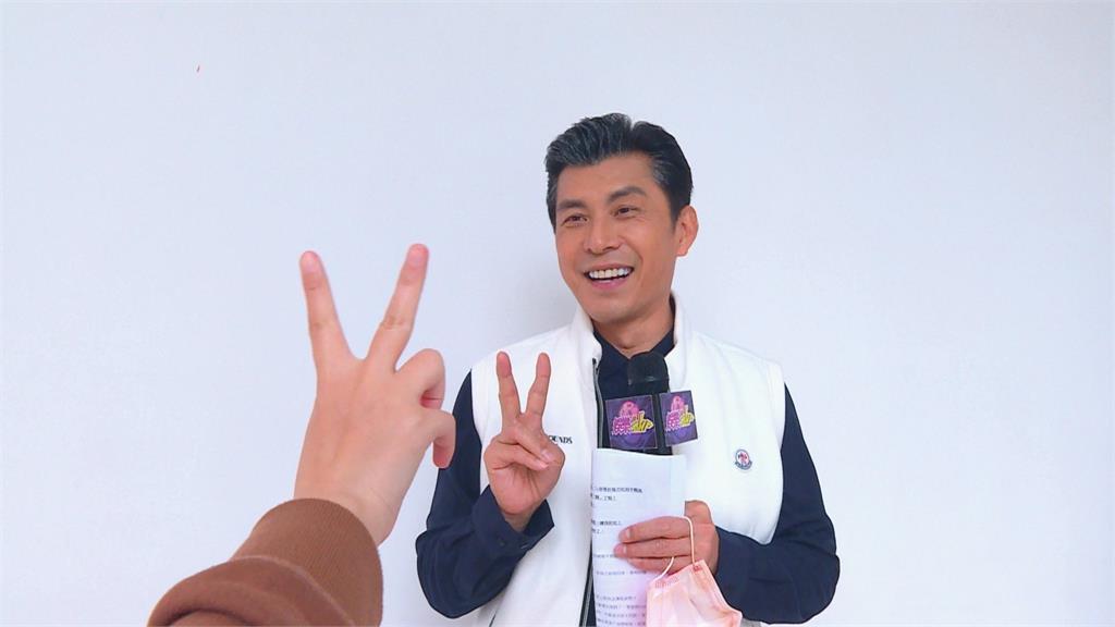 超爆笑！《黃金歲月》吳皓昇跟張書偉接受《娛樂超skr》爛梗冷笑話考驗！