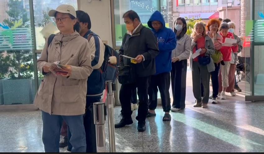 年年搶破頭這次更狂　民眾徹夜排隊「鹿溪宴」秒殺