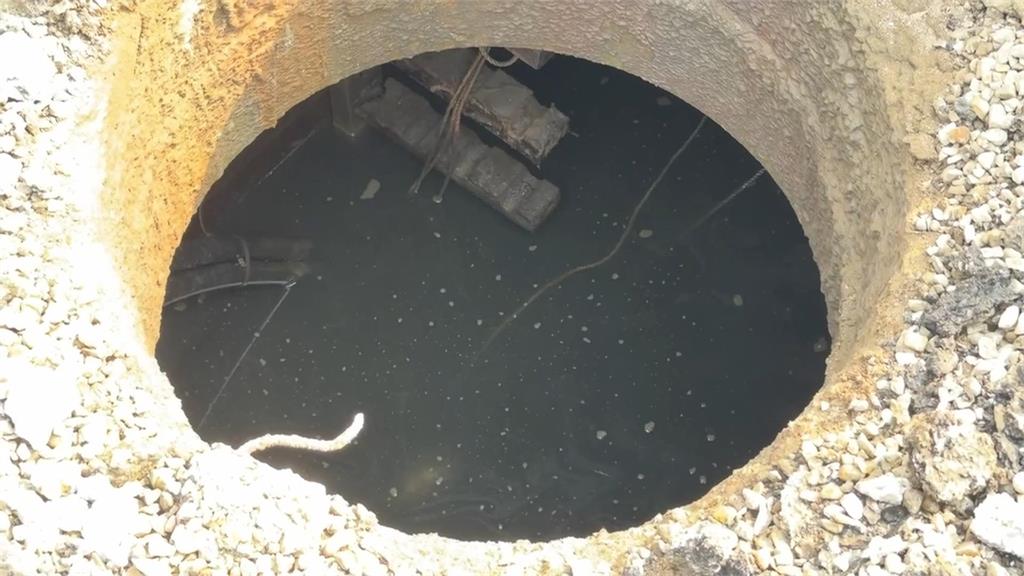 驚險瞬間！板橋「台電人孔蓋爆炸」　白蟻咬破電纜線釀禍