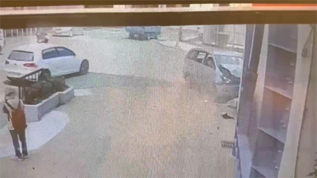 嚴重車禍！六旬男駕駛暴衝撞2行人　釀1死1重傷1昏迷